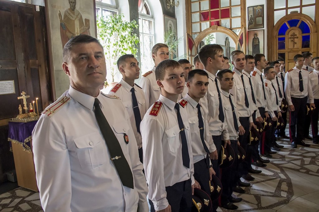 Кемеровские кадеты МЧС приняли участие в благодарственном молебне по случаю окончания учёбы