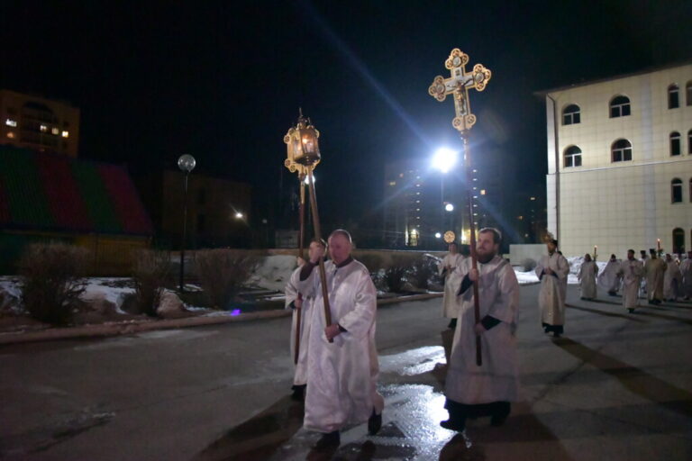 Пасха в Знаменском соборе Барнаула