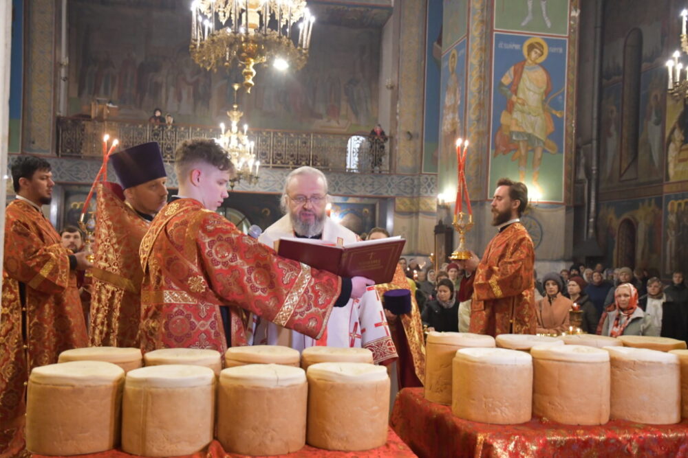 Пасха в Знаменском соборе Барнаула