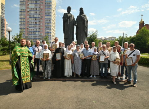 НАГРАЖДЕНИЕ СУПРУГОВ-ЮБИЛЯРОВ В ДЕНЬ ПАМЯТИ СВЯТЫХ ПЕТРА И ФЕВРОНИИ