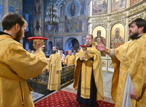 БОЖЕСТВЕННАЯ ЛИТУРГИЯ В НЕДЕЛЮ 15-Ю ПО ПЯТИДЕСЯТНИЦЕ